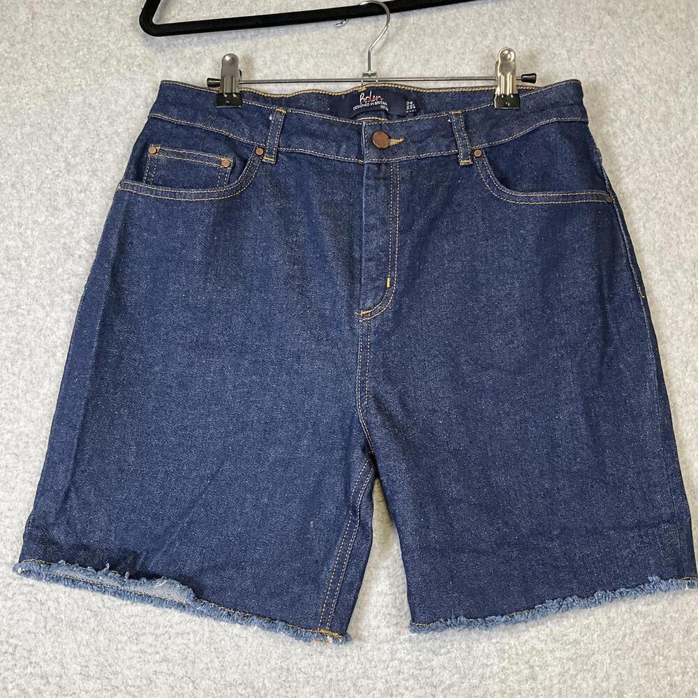 Vintage Y2K Boden Women's Size 6 Medium Wash Blue Bermuda Style Mom shorts